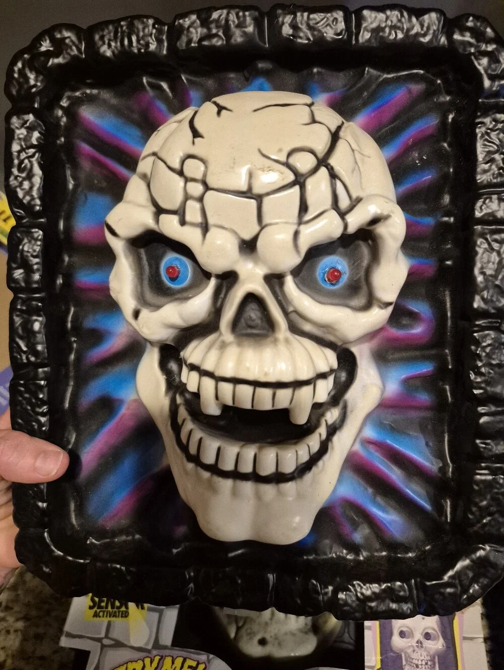90's Scream LED-Eyed Skull Wall Plaque - White - Unbranded